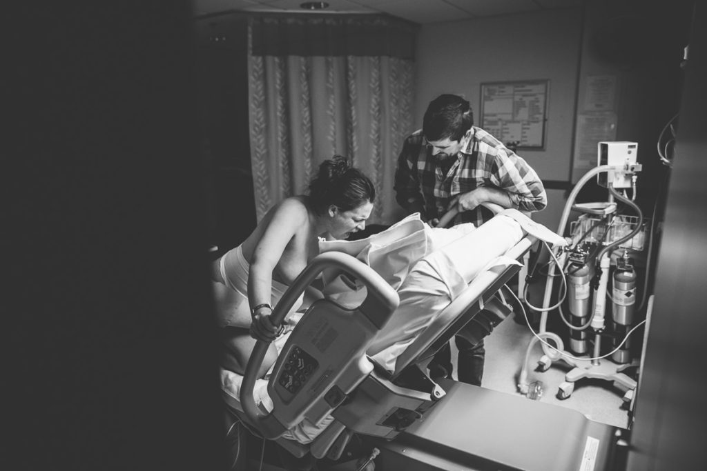 mom laboring at Burdett Birth Center in Troy NY