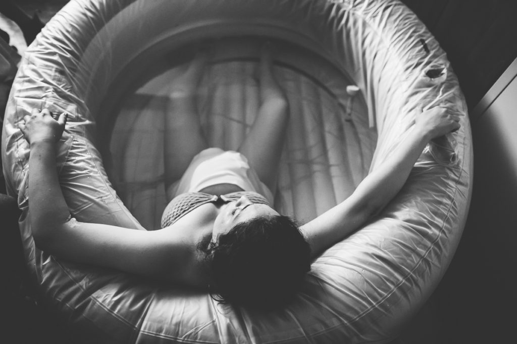 mom laboring in birth tub Albany New York birth photographer