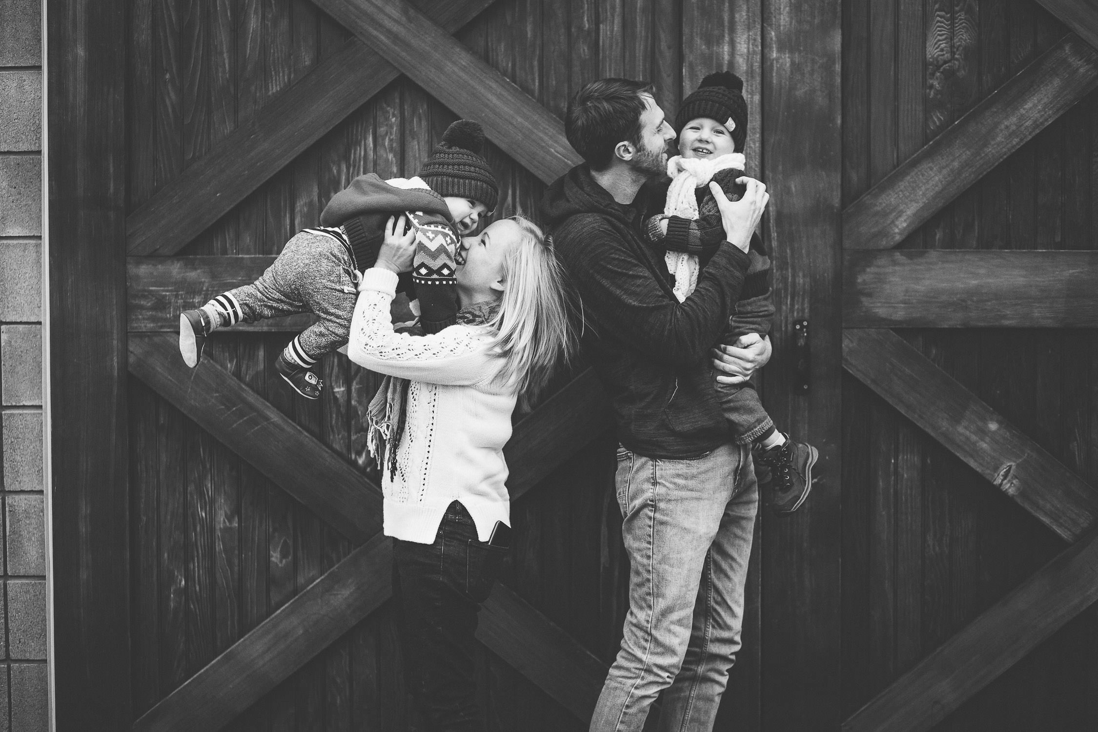 Halfmoon Town New York family of four in front of barn door