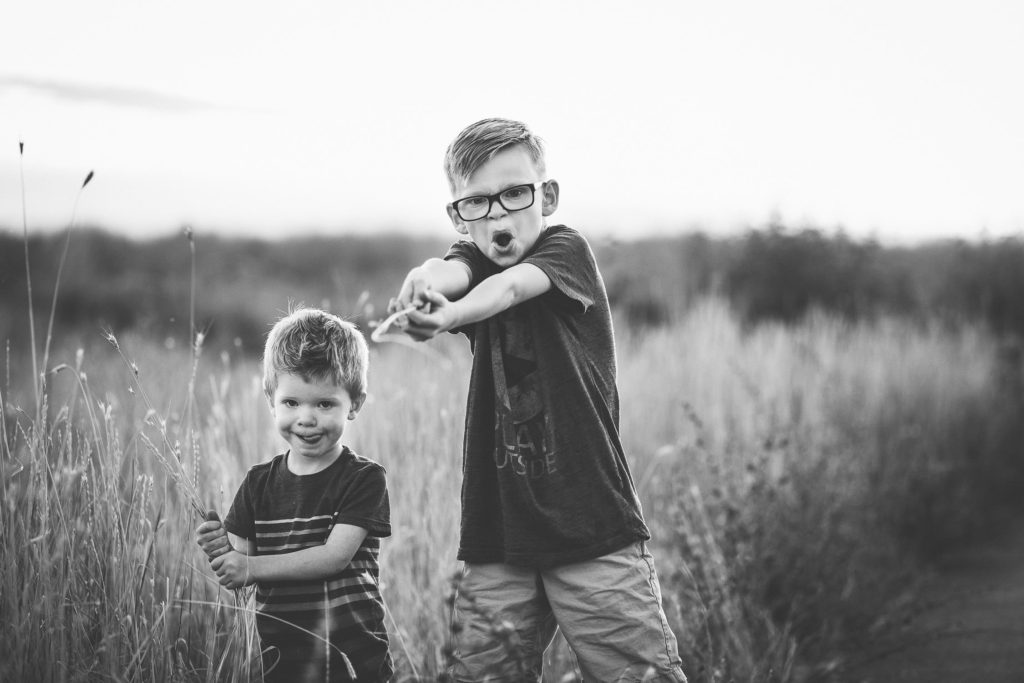upstate new york child photographer two boys in a field