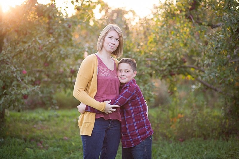 Family photos in Lindsey's Apple Orchard