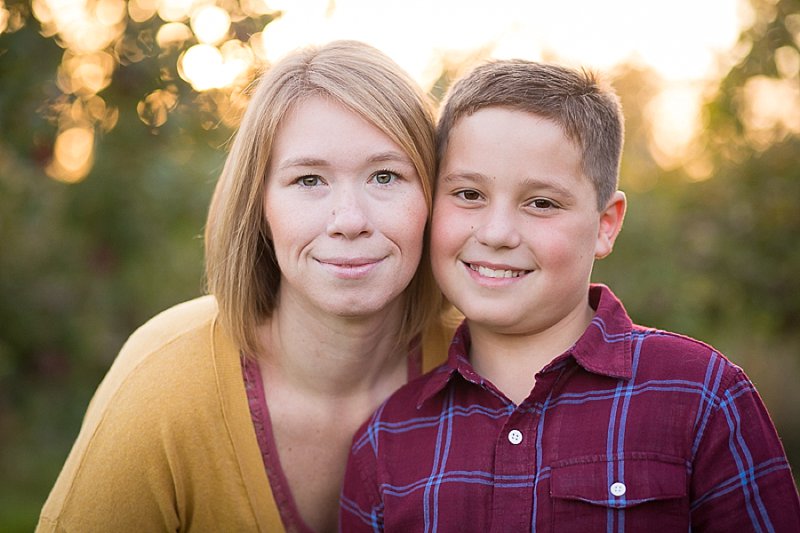 Family photos in Lindsey's Apple Orchard