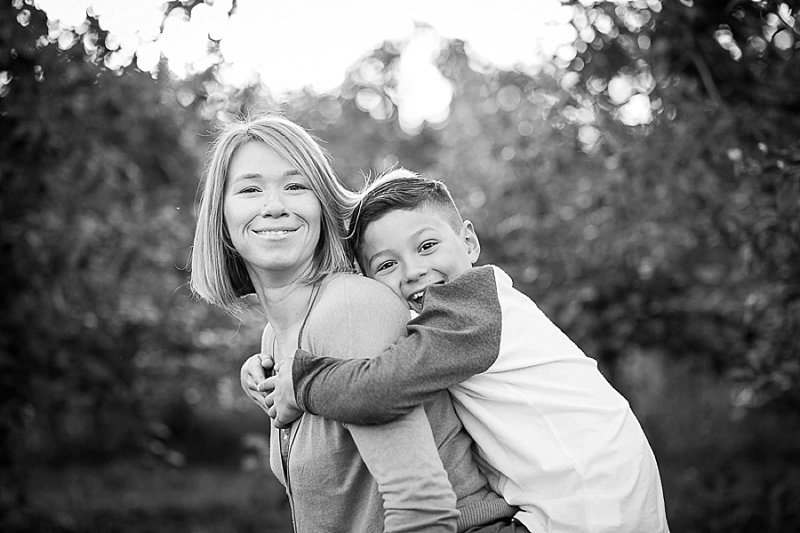 Family photos in Lindsey's Apple Orchard