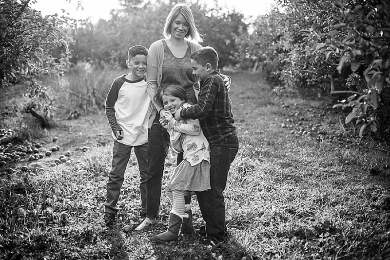 Family photos in Lindsey's Apple Orchard