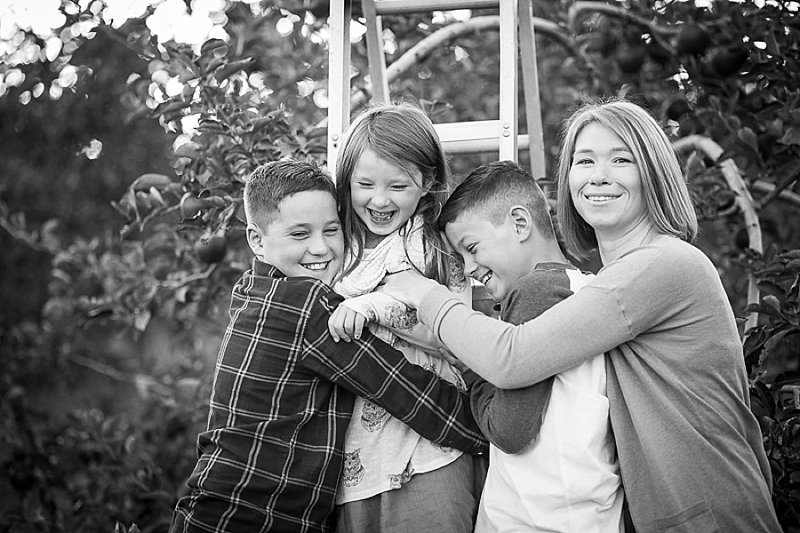 Family photos in Lindsey's Apple Orchard