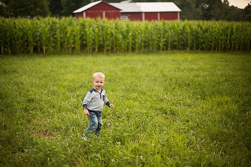 Family photos on a farm in Clifton Park, New York