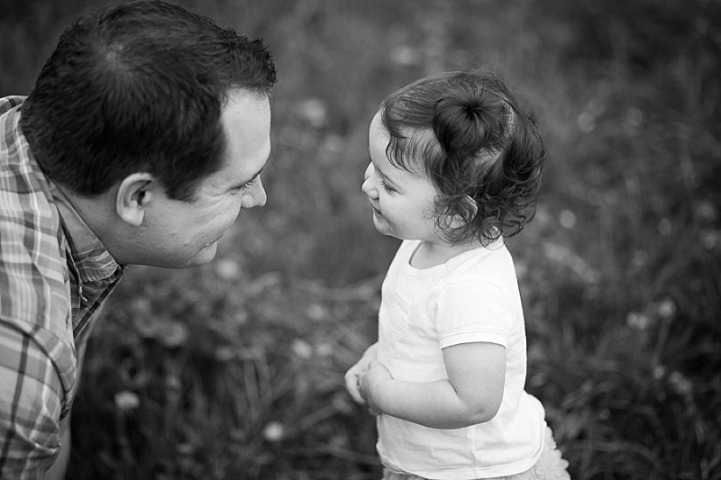 Family photos in Lindsey's Apple Orchard in Rexford New York
