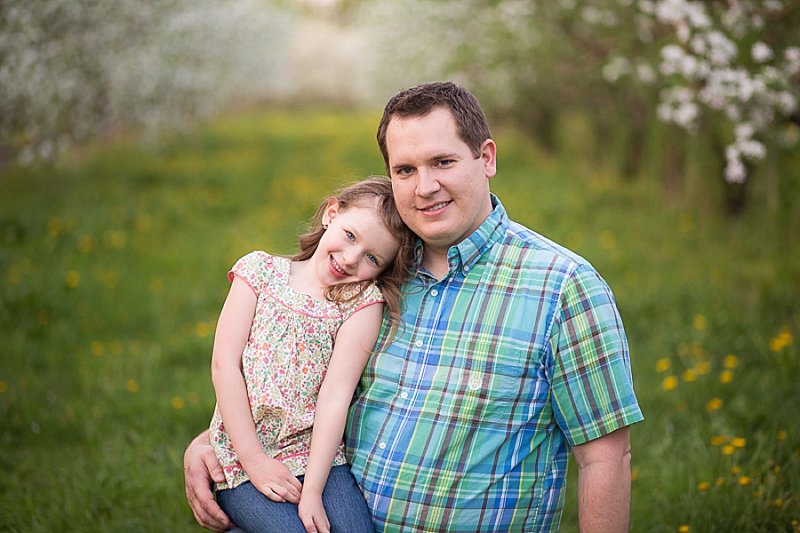 Family photos in Lindsey's Apple Orchard in Rexford New York