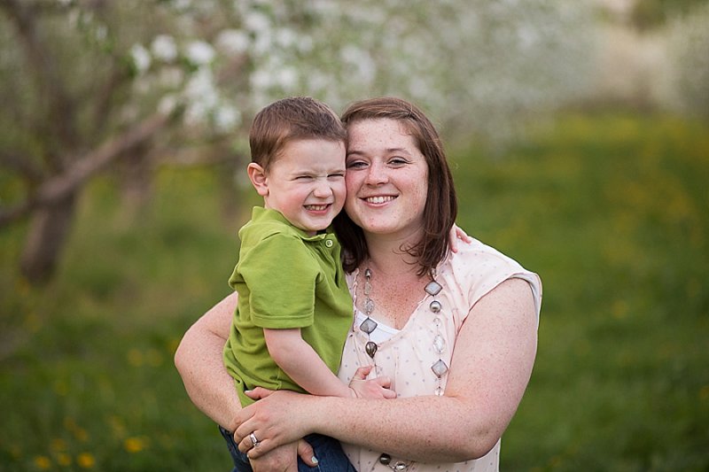 Family photos in Lindsey's Apple Orchard in Rexford New York