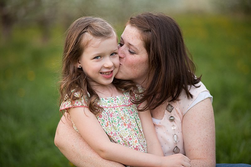 Family photos in Lindsey's Apple Orchard in Rexford New York