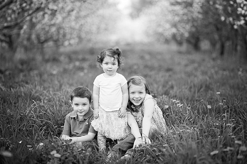 Family photos in Lindsey's Apple Orchard in Rexford New York