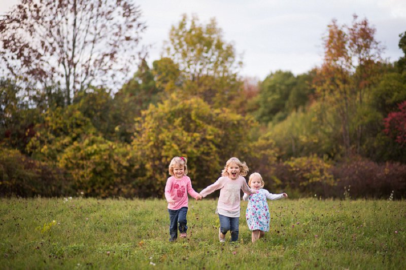 Outdoor family and children's photos at Garnsey Park in Clifton Park, NY