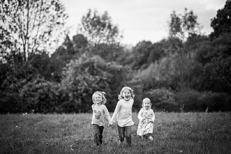 Outdoor family and children's photos at Garnsey Park in Clifton Park, NY