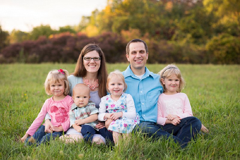 Outdoor family and children's photos at Garnsey Park in Clifton Park, NY