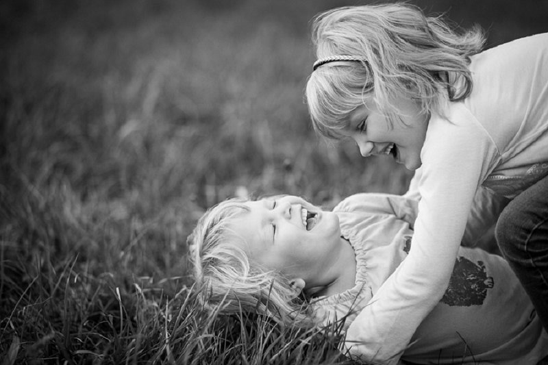 Outdoor family and children's photos at Garnsey Park in Clifton Park, NY