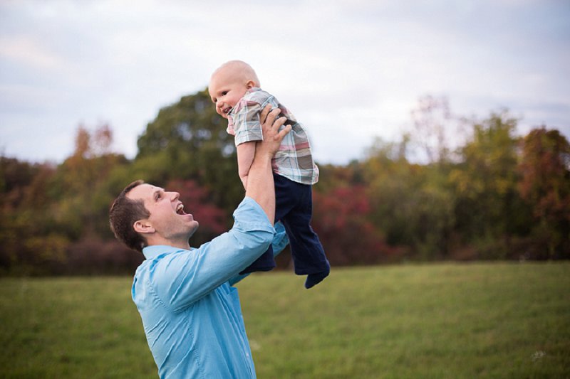 Outdoor family and children's photos at Garnsey Park in Clifton Park, NY