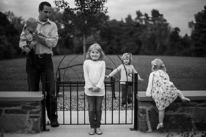 Outdoor family and children's photos at Garnsey Park in Clifton Park, NY