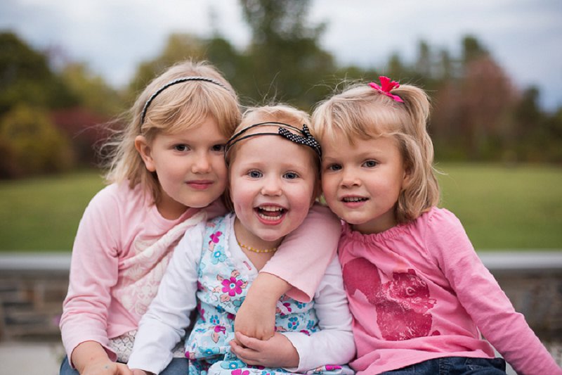 Outdoor family and children's photos at Garnsey Park in Clifton Park, NY