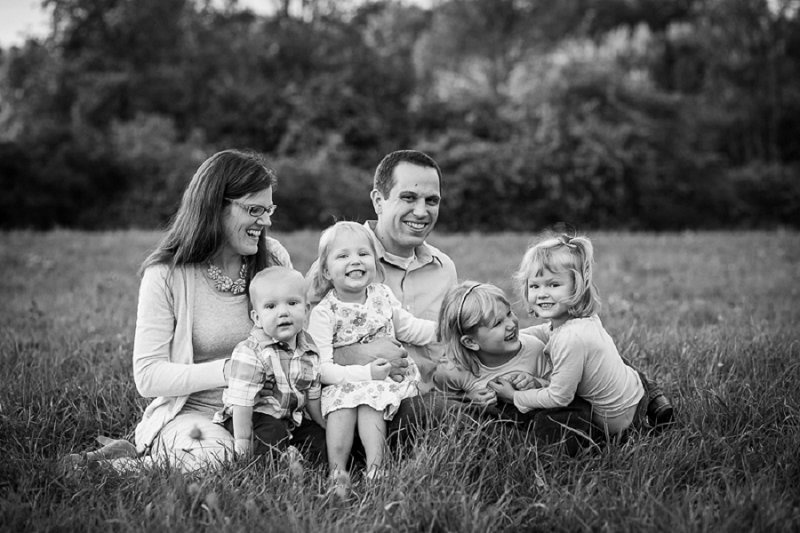 Outdoor family and children's photos at Garnsey Park in Clifton Park, NY