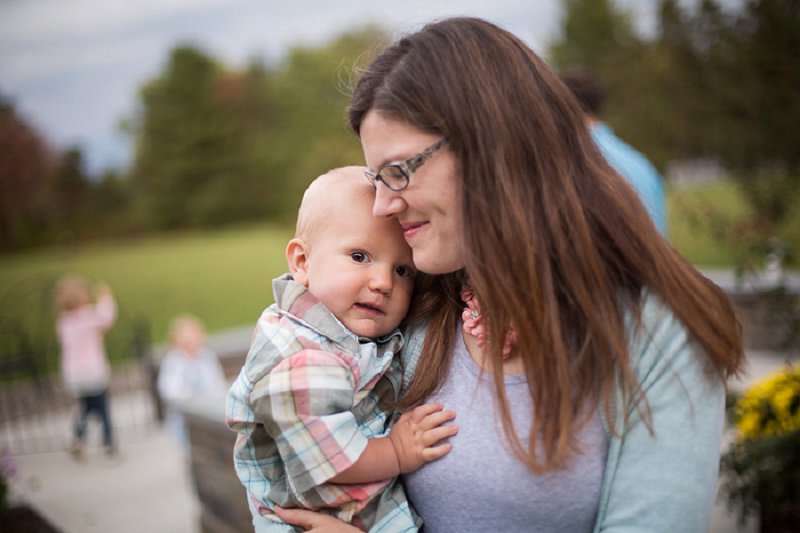 Outdoor family and children's photos at Garnsey Park in Clifton Park, NY