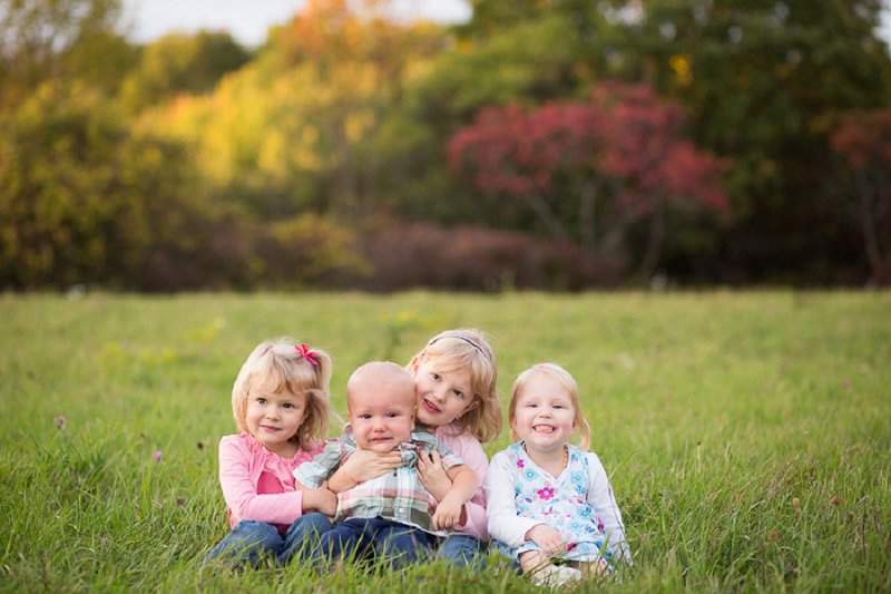 Outdoor family and children's photos at Garnsey Park in Clifton Park, NY
