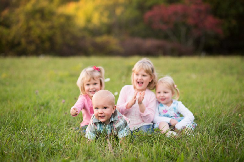 Outdoor family and children's photos at Garnsey Park in Clifton Park, NY
