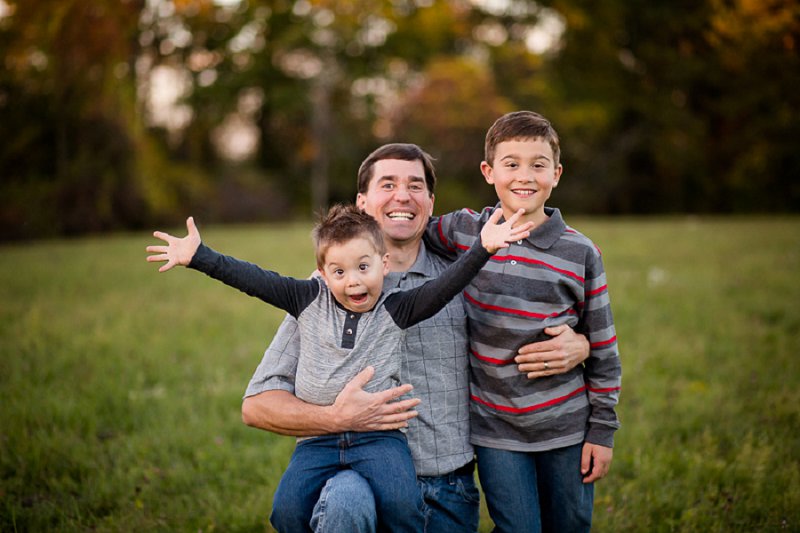 Outdoor family and children's photos at Garnsey Park in Clifton Park, NY