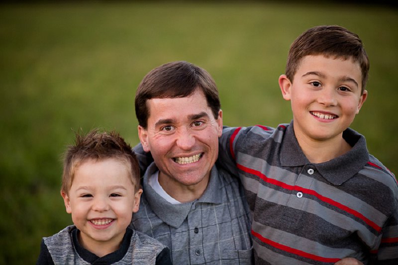 Outdoor family and children's photos at Garnsey Park in Clifton Park, NY