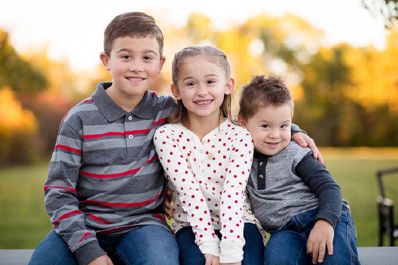 Outdoor family and children's photos at Garnsey Park in Clifton Park, NY