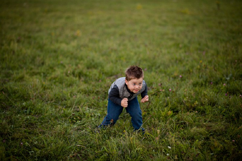 Outdoor family and children's photos at Garnsey Park in Clifton Park, NY