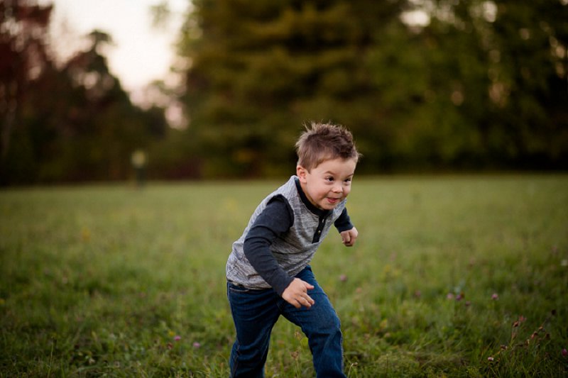 Outdoor family and children's photos at Garnsey Park in Clifton Park, NY