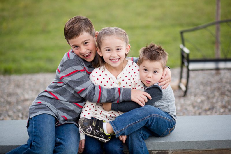 Outdoor family and children's photos at Garnsey Park in Clifton Park, NY