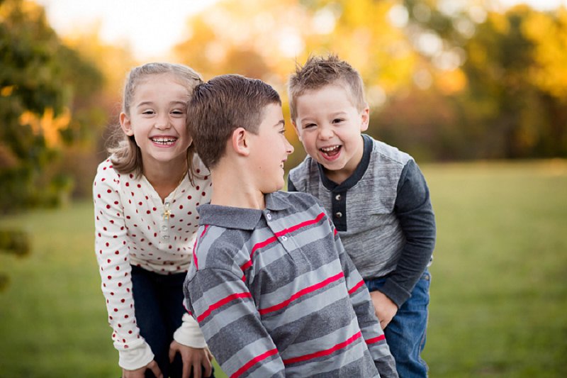 Outdoor family and children's photos at Garnsey Park in Clifton Park, NY
