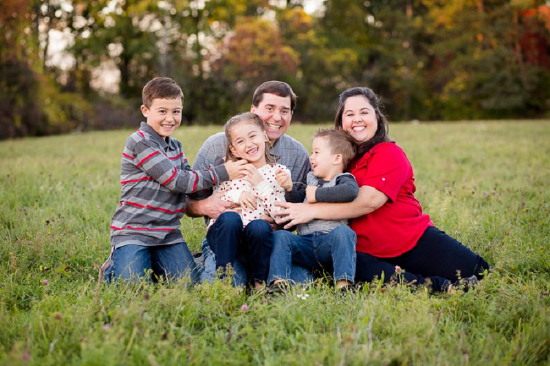 Outdoor family and children's photos at Garnsey Park in Clifton Park, NY