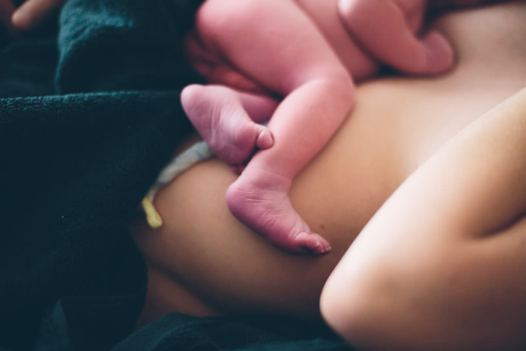 newborn baby feet and legs