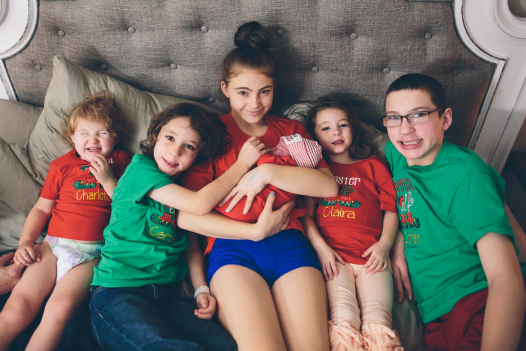six siblings snuggling after brothers home birth