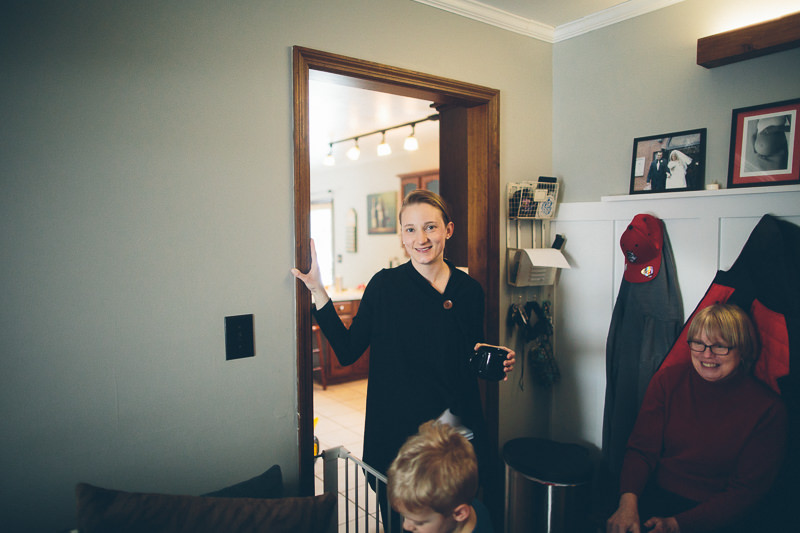 pregnant mom holding coffee