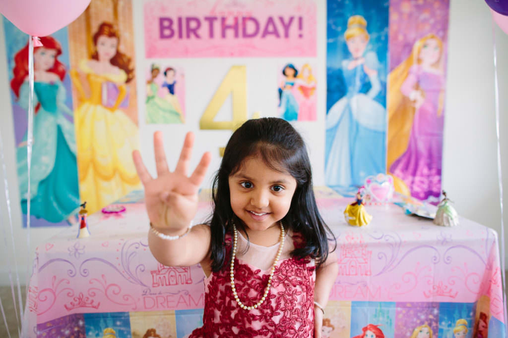 girl showing she is four with her hand