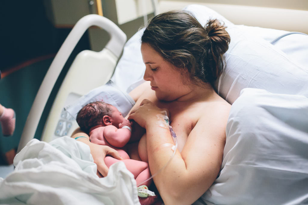 mom breasting feed newborn baby at burdett birthing center