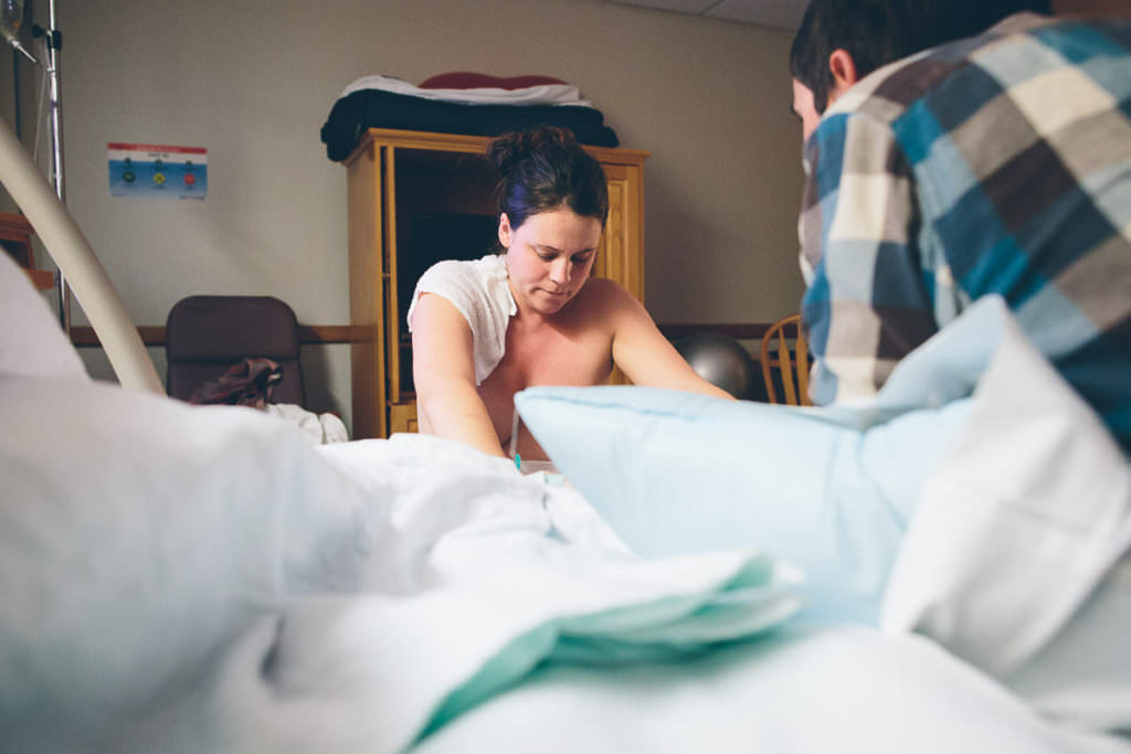 mom calmly rests during her break from contractions during transition