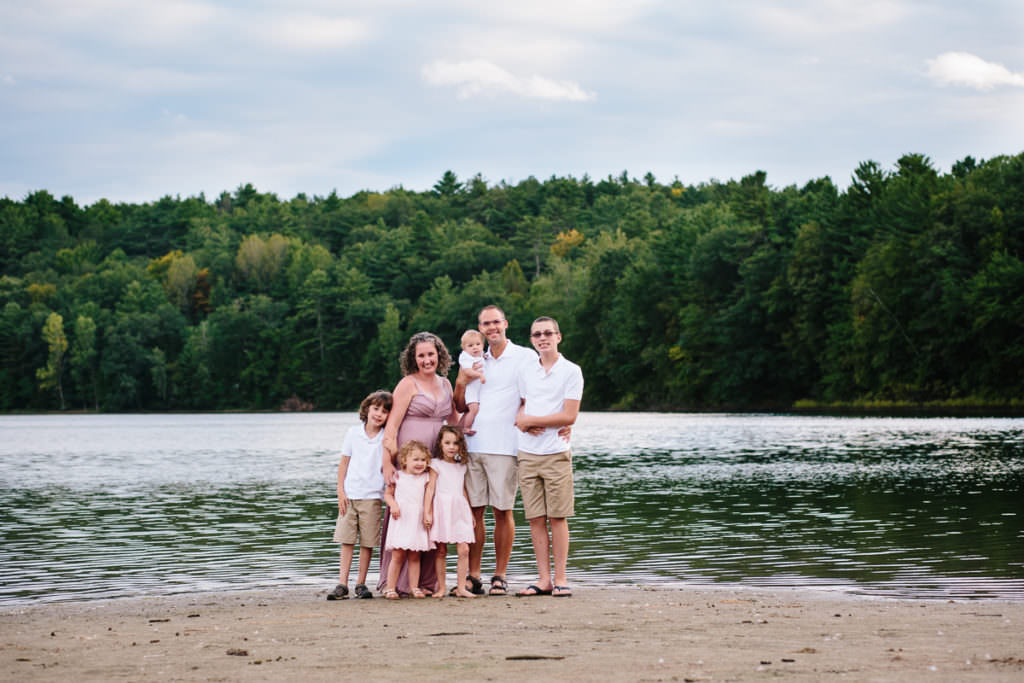 family of 7 standing in front of Moreau lake in Glensfalls NY