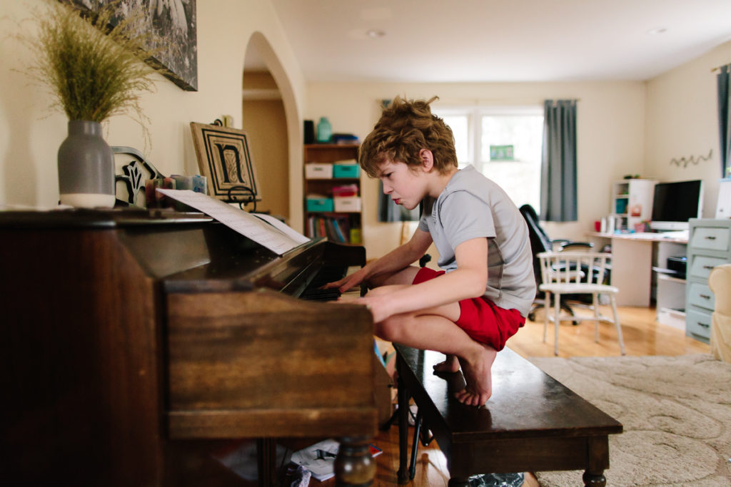 child lifestyle photographer boy playing piano