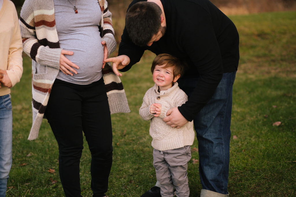 showing big brother mommy's tummy maternity photographer
