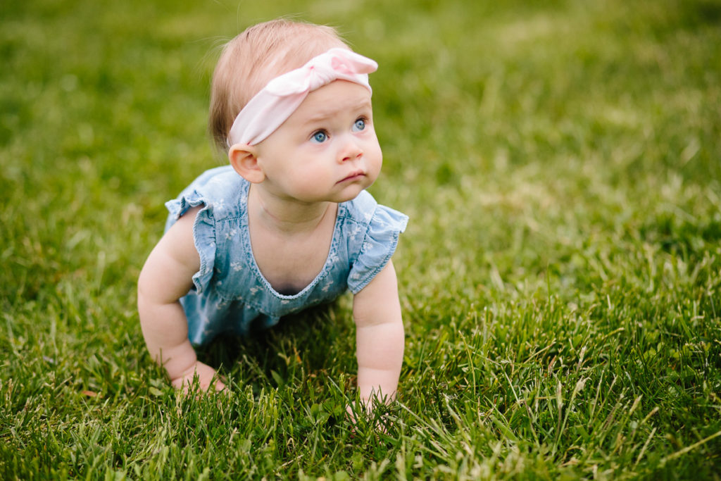 baby crawling in Garnsey Park Saratoga NY baby photography