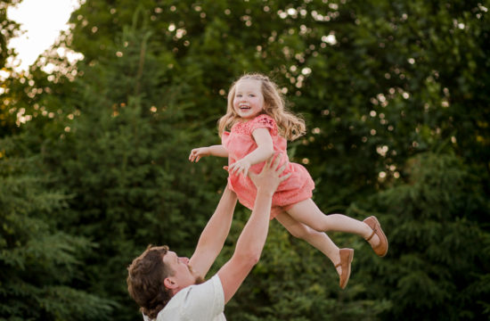 dad throwing little girl in air riverview orchards clifton park ny